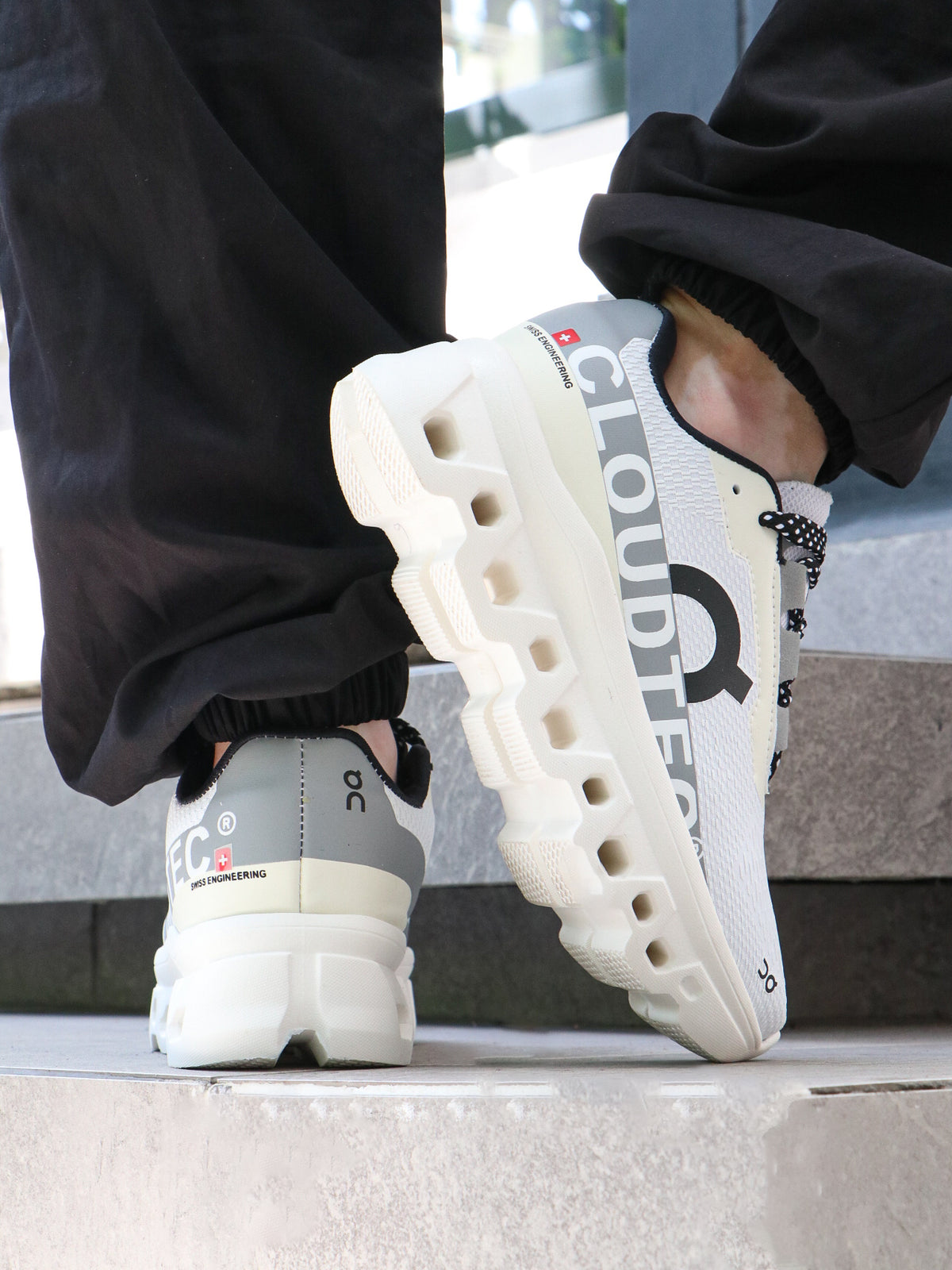 TENIS ON CLOUDMONSTER